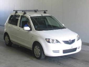 2004 Mazda Demio Photos