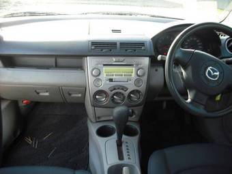 2004 Mazda Demio Photos