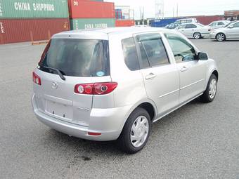 2004 Mazda Demio Pictures