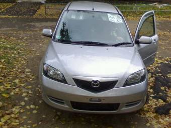 2004 Mazda Demio Pictures