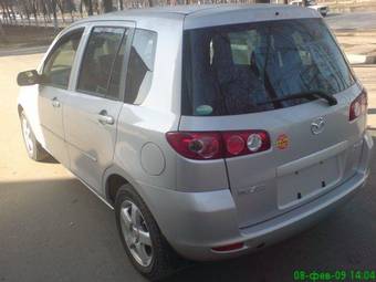 2004 Mazda Demio Pictures