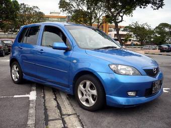 2004 Mazda Demio Pictures