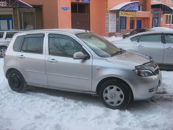 2004 Mazda Demio Images