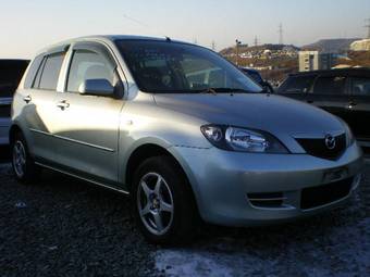 2004 Mazda Demio Pictures