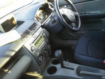 2004 Mazda Demio Pictures