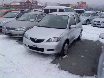 2004 Mazda Demio Photos