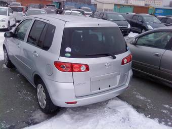 2004 Mazda Demio Pictures