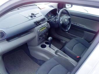 2004 Mazda Demio Photos