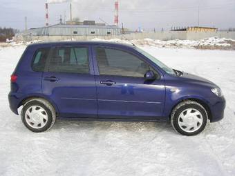 2004 Mazda Demio Photos