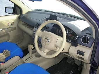 2004 Mazda Demio Pictures