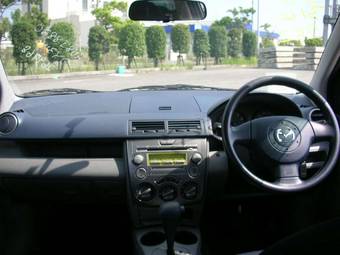 2004 Mazda Demio Pictures