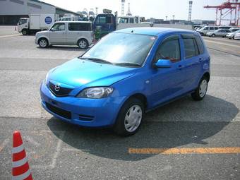 2004 Mazda Demio Pictures