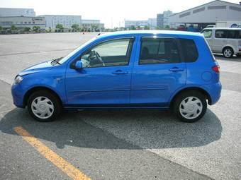 2004 Mazda Demio Photos