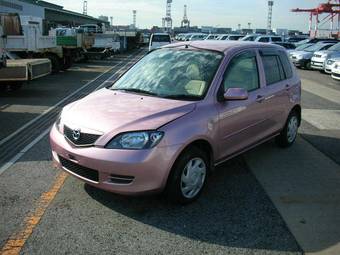 2004 Mazda Demio Photos