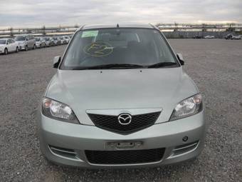 2004 Mazda Demio Images