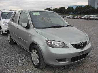 2004 Mazda Demio Pictures