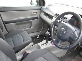 2004 Mazda Demio Pictures