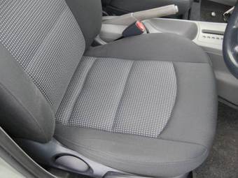 2004 Mazda Demio Photos