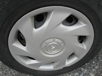 2004 Mazda Demio Pictures