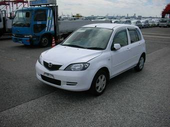 2004 Mazda Demio Photos