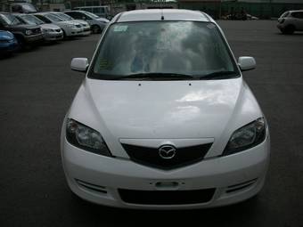 2004 Mazda Demio Pics