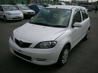 2004 Mazda Demio Pictures