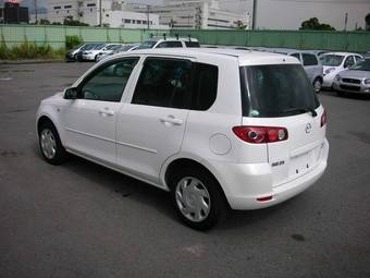 2004 Mazda Demio Photos
