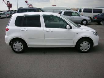 2004 Mazda Demio Pictures