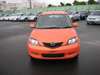 2004 Mazda Demio Pictures