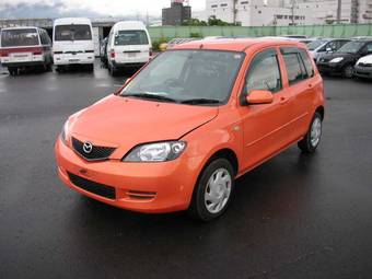 2004 Mazda Demio Photos