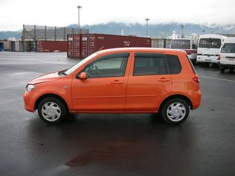 2004 Mazda Demio Photos