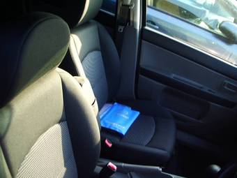 2004 Mazda Demio Pictures