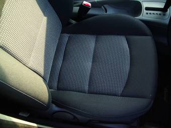 2004 Mazda Demio Pictures