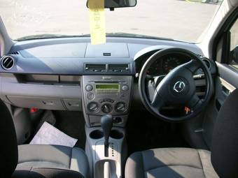 2004 Mazda Demio Pictures