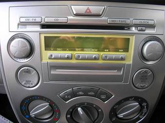 2004 Mazda Demio Photos