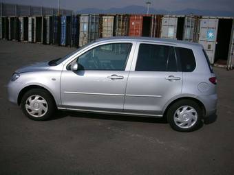2004 Mazda Demio Images
