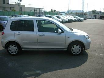 2004 Mazda Demio Pictures