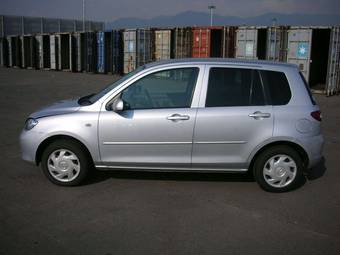 2004 Mazda Demio Pictures