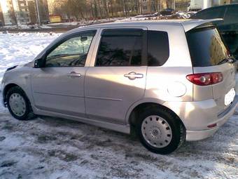 2004 Mazda Demio Photos