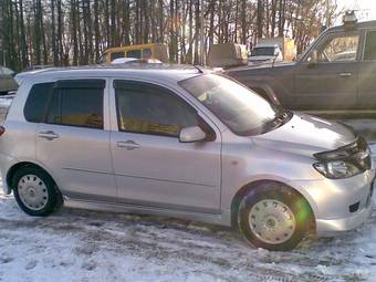 2004 Mazda Demio Photos