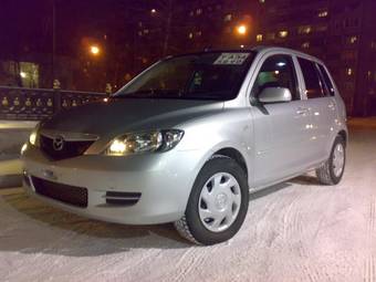 2004 Mazda Demio Photos