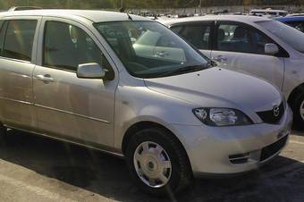 2004 Mazda Demio Photos