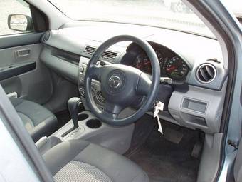 2004 Mazda Demio Photos