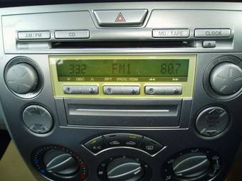 2004 Mazda Demio Photos