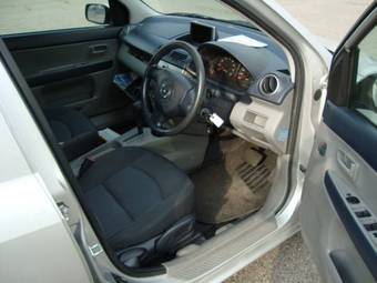 2004 Mazda Demio Photos