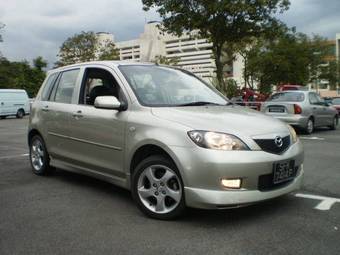 2004 Mazda Demio Photos