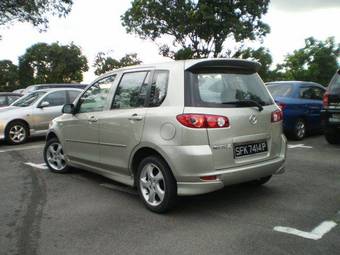 2004 Mazda Demio Pictures