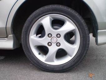 2004 Mazda Demio Photos