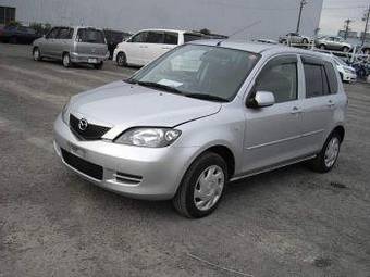 2004 Mazda Demio Pics