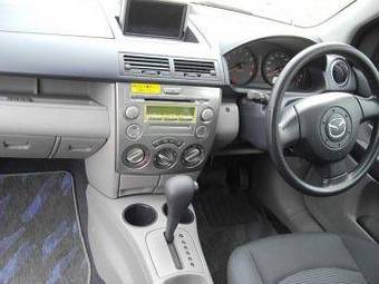 2004 Mazda Demio Pictures